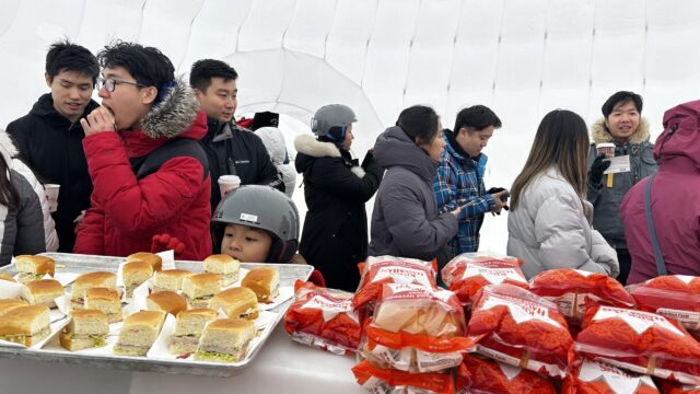 KH Igloo Samples kings-hawaiian-canada-pop-up-activation